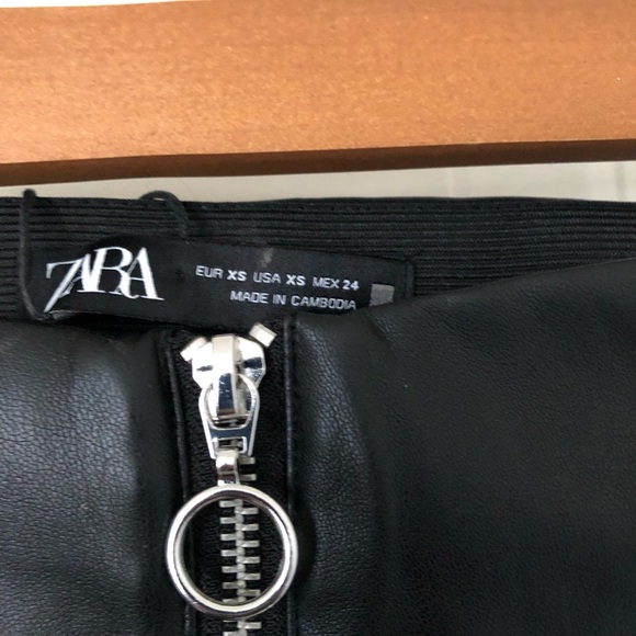 ZARA Black Faux leather Pants-(Sz XS) - Picture 5 of 16